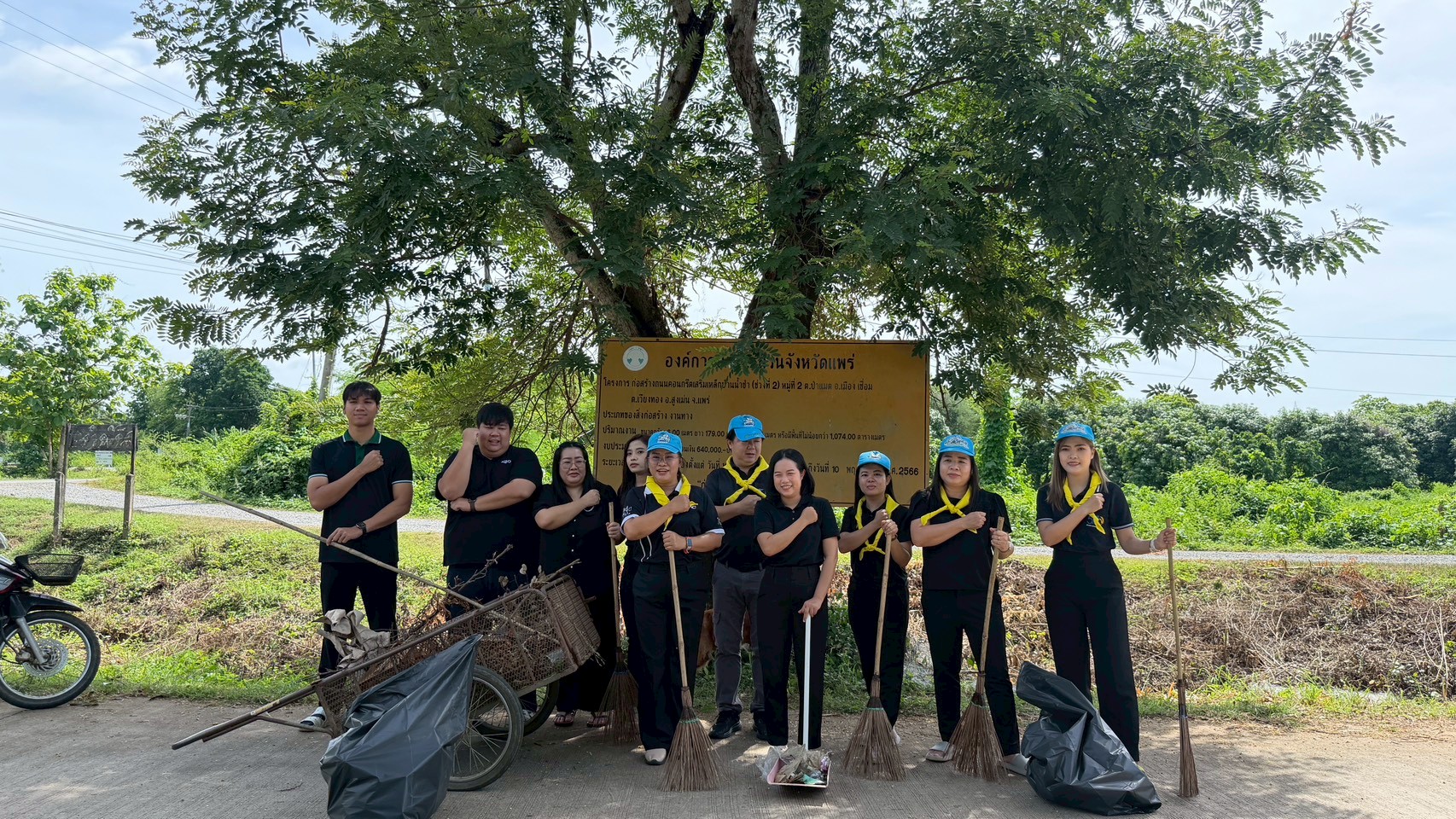 title - ส.ป.ก.แพร่ จัดกิจกรรมจิตอาสาบำเพ็ญสาธารณประโยชน์ และบำเพ็ญสาธารณกุศลเฉลิมพระเกียรติเนื่องในโอกาส พระราชพิธีมหามงคลเฉลิมพระชนมพรรษา ๔ รอบ  สมเด็จพระนางเจ้าฯ พระบรมราชินี 
